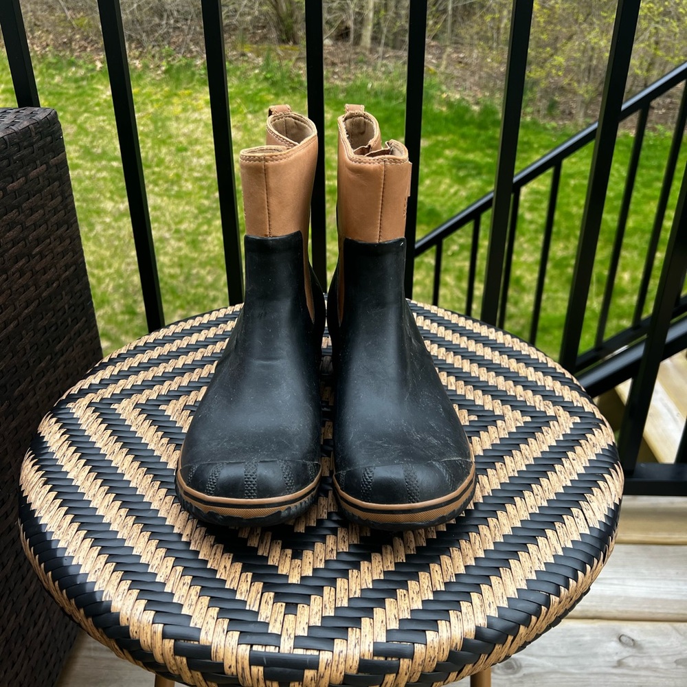 Sorel Black and Tan Women's Rain Boots